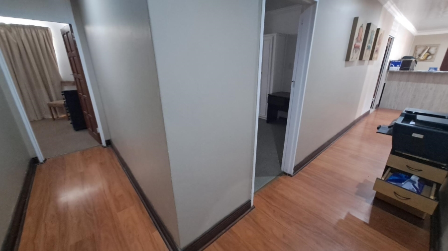 5 Bedroom Property for Sale in Brandwag Free State